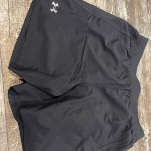 Under Armour Black Fitted Shorts Mens size Large